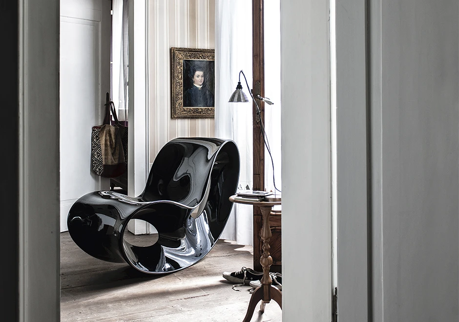 Poltrona design VOIDO, de Ron Arad, com estrutura de polietileno e disponível em seis cores - foto 7