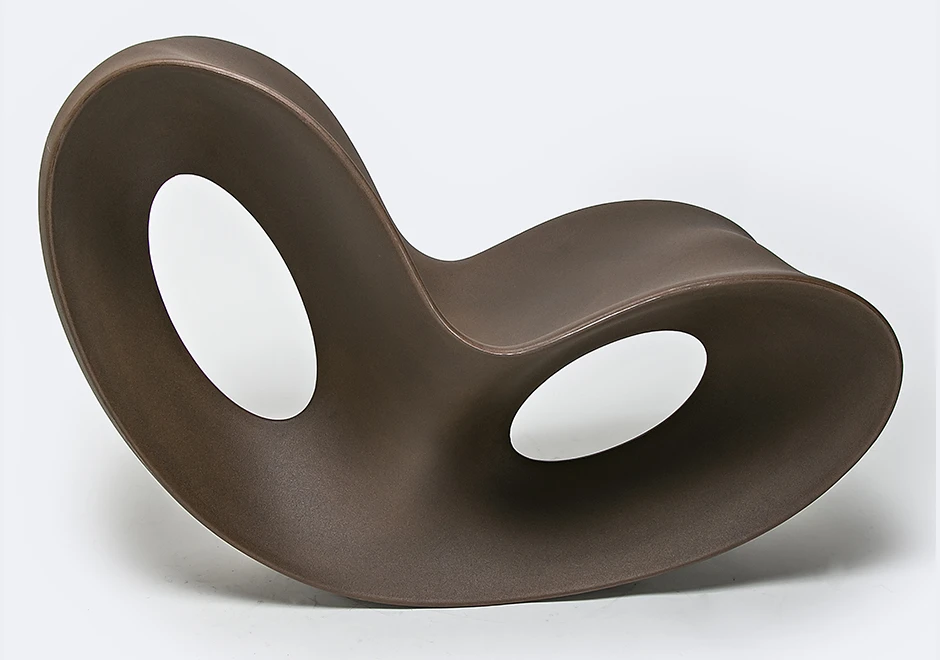 Poltrona design VOIDO, de Ron Arad, com estrutura de polietileno e disponível em seis cores - foto 4