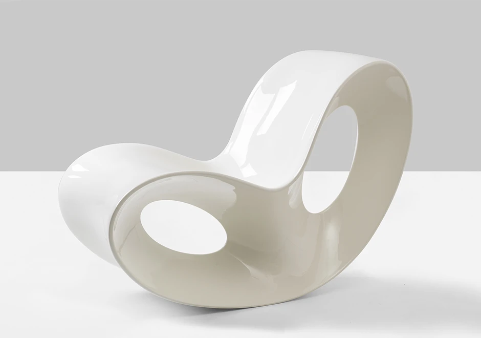 Poltrona design VOIDO, de Ron Arad, com estrutura de polietileno e disponível em seis cores - foto 2