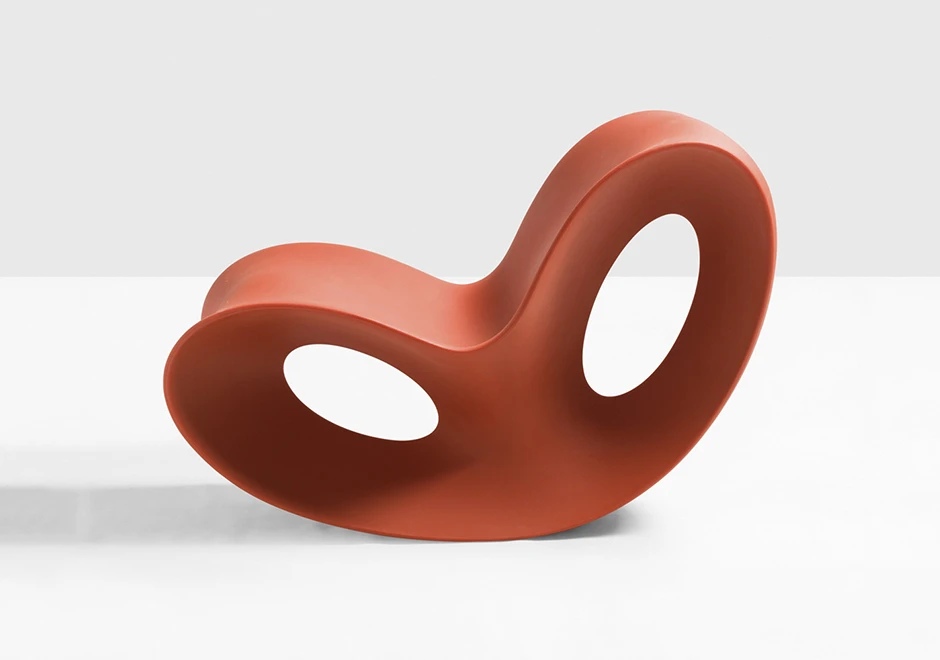 Poltrona design VOIDO, de Ron Arad, com estrutura de polietileno e disponível em seis cores - foto 3