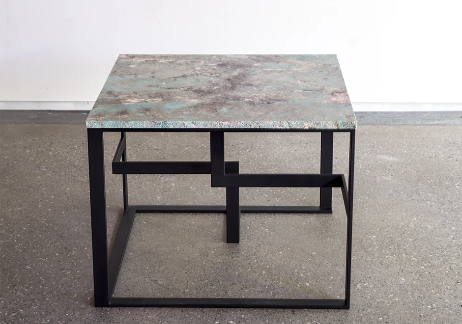 Mesa de apoio Trama com pés em aço carbono e pintura eletrostática. Tampo em vidro ou mármore foto 3