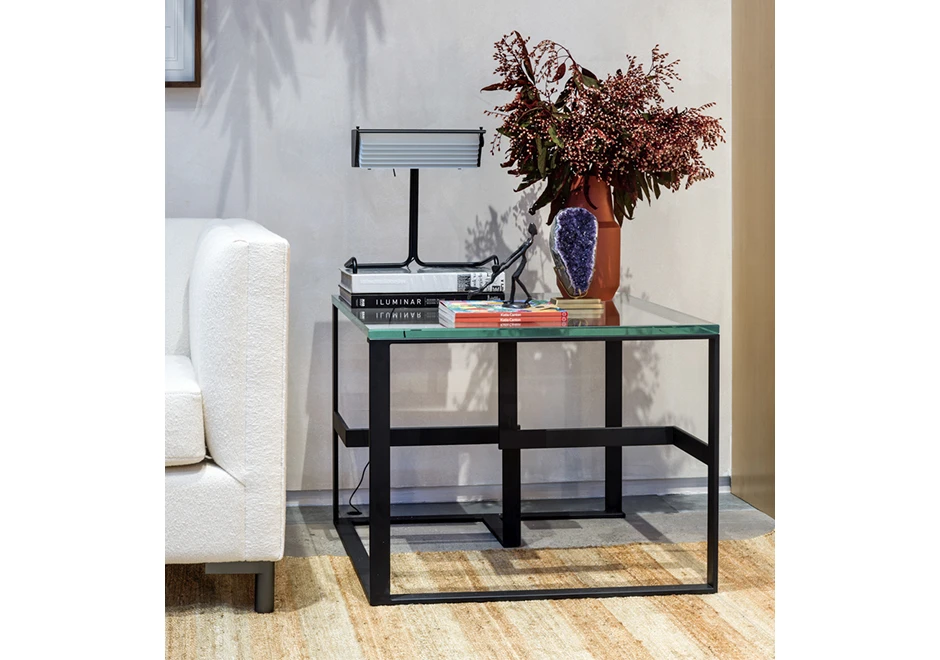 Mesa de apoio Trama com pés em aço carbono e pintura eletrostática. Tampo em vidro ou mármore foto 1