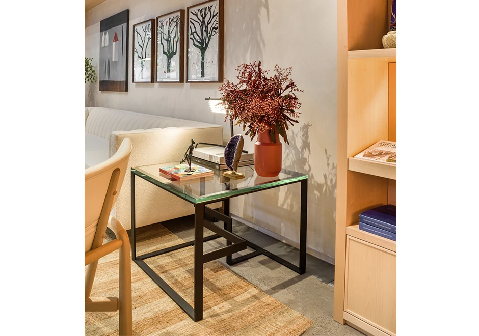 Mesa de apoio Trama com pés em aço carbono e pintura eletrostática. Tampo em vidro ou mármore foto 4