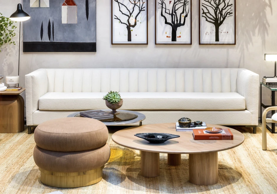 Mesa de centro Três com base e tampo de madeira Jequitibá Rosa ou Pinus e acabamento em verniz fosco - foto 4