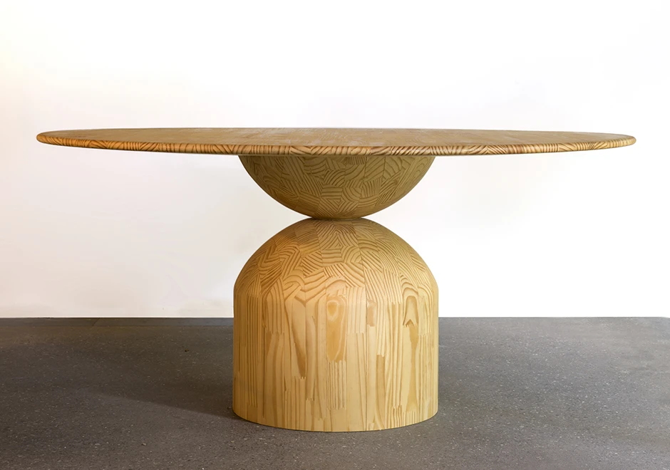 Mesa de jantar redonda Jiboia com base e tampo em madeira Pinus ou Jequitibá Rosa - foto 1