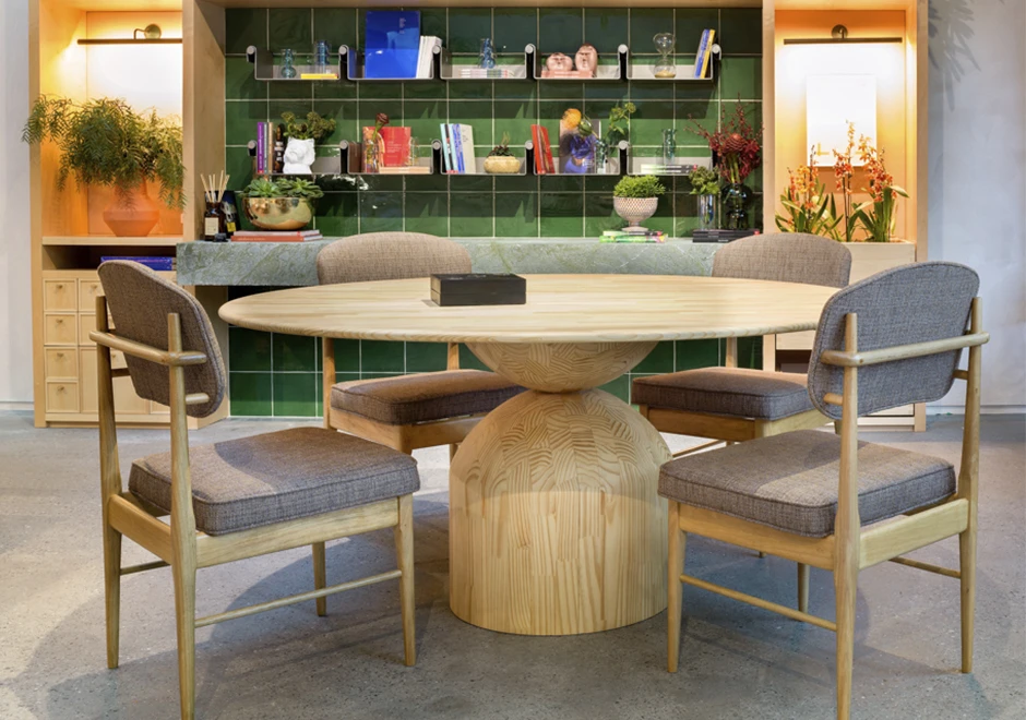 Mesa de jantar redonda Jiboia com base e tampo em madeira Pinus ou Jequitibá Rosa - foto 2