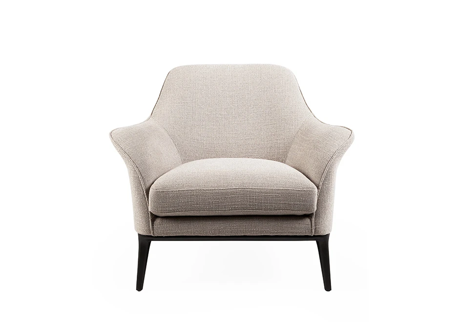 Poltrona alto padrão SIENA com base em madeira, acabamento em pintura laca, laca metalizada e verniz e estofado de tecido - foto 1