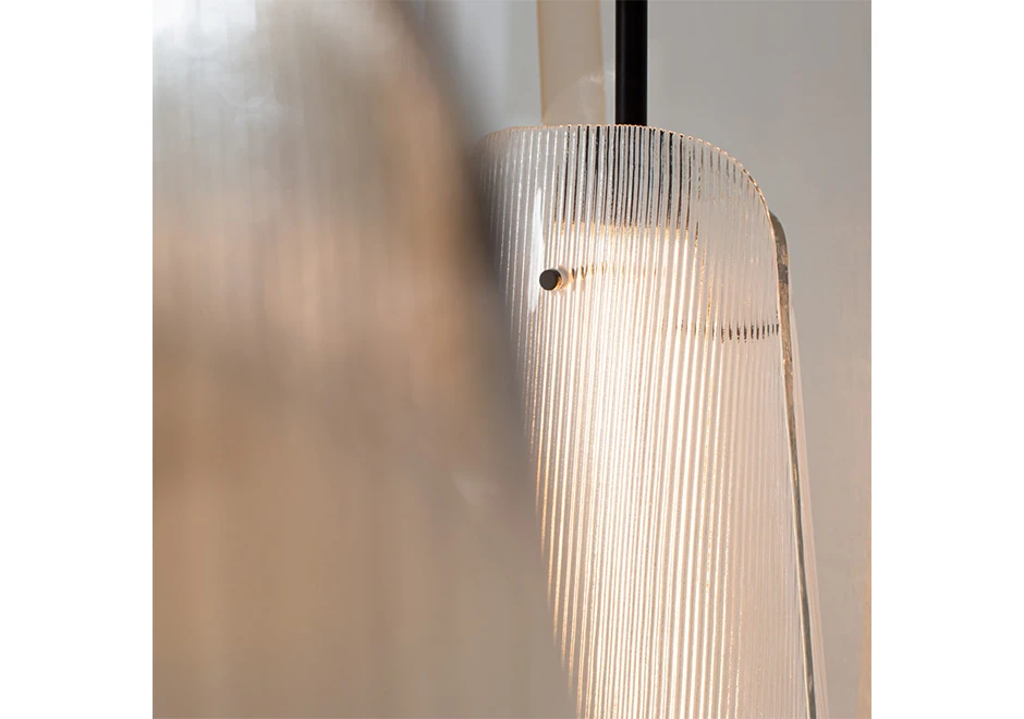 Luminária de chão Bent com base e estrutura em aço pintado, cúpula de vidro fundido transparente ou fumê - foto 3