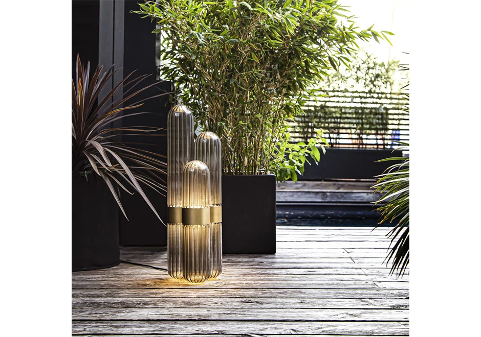 Luminária de chão Cactus com tubos de vidro esculpidos transparente ou fumê, unidos por uma faixa de alumínio - foto 4