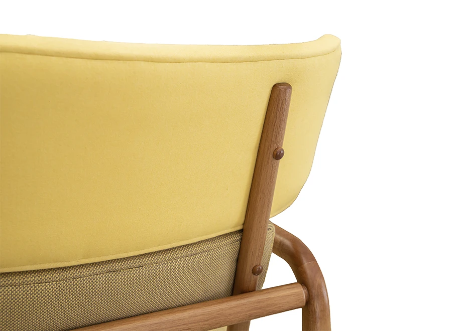 Poltrona design MINA com estrutura de madeira Tauari com várias opções de acabamentos, assento e encosto em tecido ou couro- foto 2