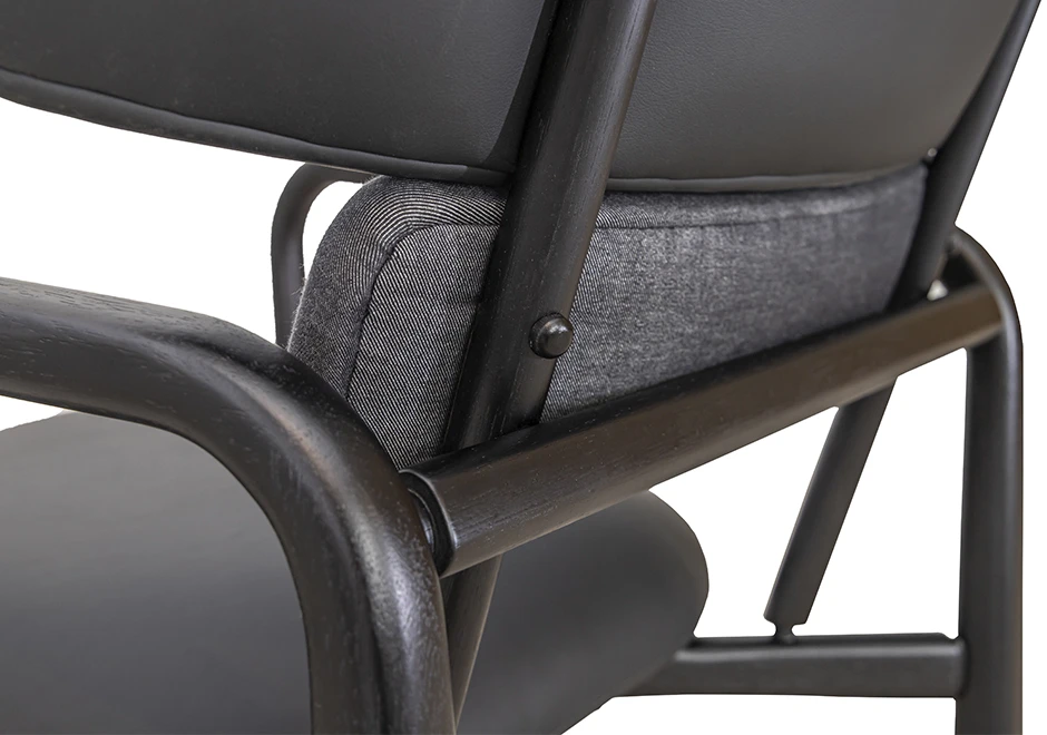 Poltrona design MINA com estrutura de madeira Tauari com várias opções de acabamentos, assento e encosto em tecido ou couro- foto 8