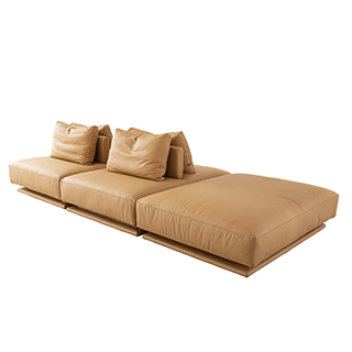 Sofá modular com pés em madeira e revestimento em tecido bege, visto de lado, em um fundo branco.