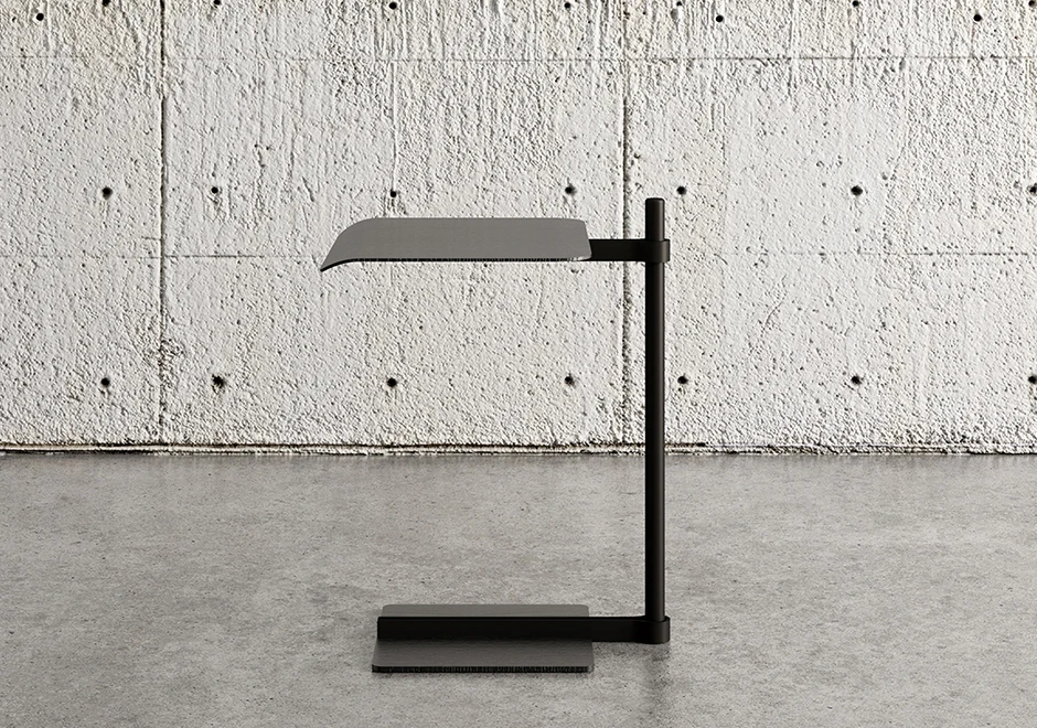 Mesa de apoio Galaxy com estrutura de metal e microtextura preta e tampo em Louro Freijó, Carvalho preto ou Pau Ferro - foto 4