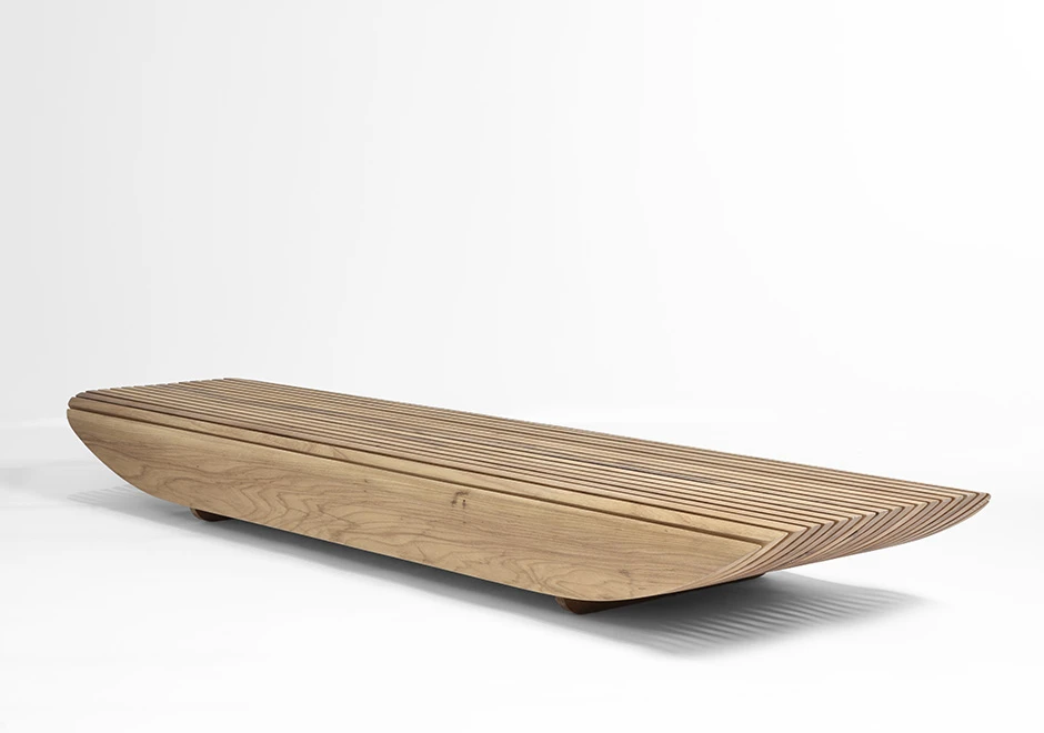 Mesa de centro Yotto, do designer Ronald Sasson, em madeira Freijó maciça.- foto2