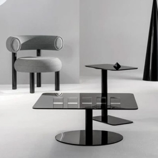 Mesa de apoio baixa Flash Rectangle com base de aço e acabamento em latão escovado, cromado ou pintado de preto. Tampo é feito de vidro espelhado ou mármore. Por Tom Dixon - foto 10