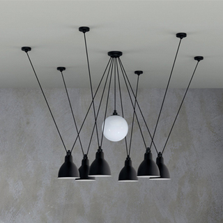 Luminária de teto Les Acrobates de Gras 327 com globo central de vidro branco e 6 cúpulas de aço pretas - foto 4