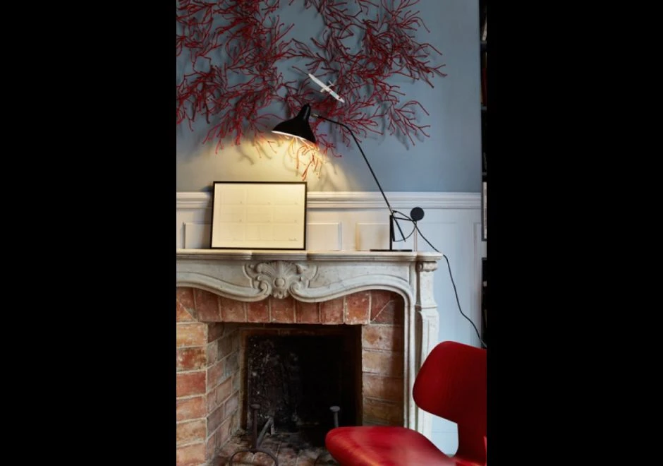 Luminária de mesa Mantis BS3com com estrutura de aço niquelado pintado de preto ou de verde - foto 1