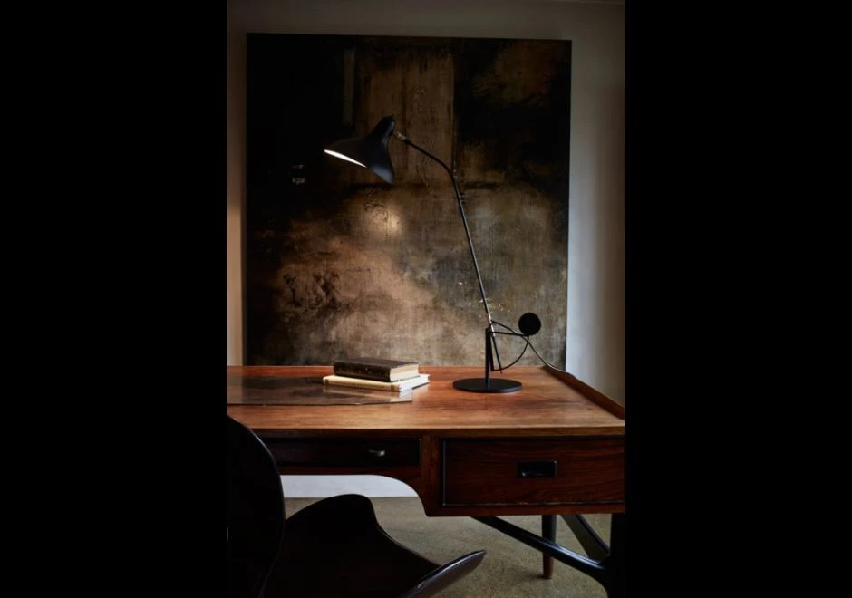 Luminária de mesa Mantis BS3com com estrutura de aço niquelado pintado de preto ou de verde - foto 2