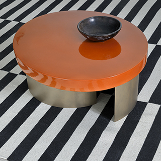 Mesa de apoio Nuage com base de metal e acabamento em laca na cor bronze ou pátina na cor latão. Tampo em cerâmica - foto 7