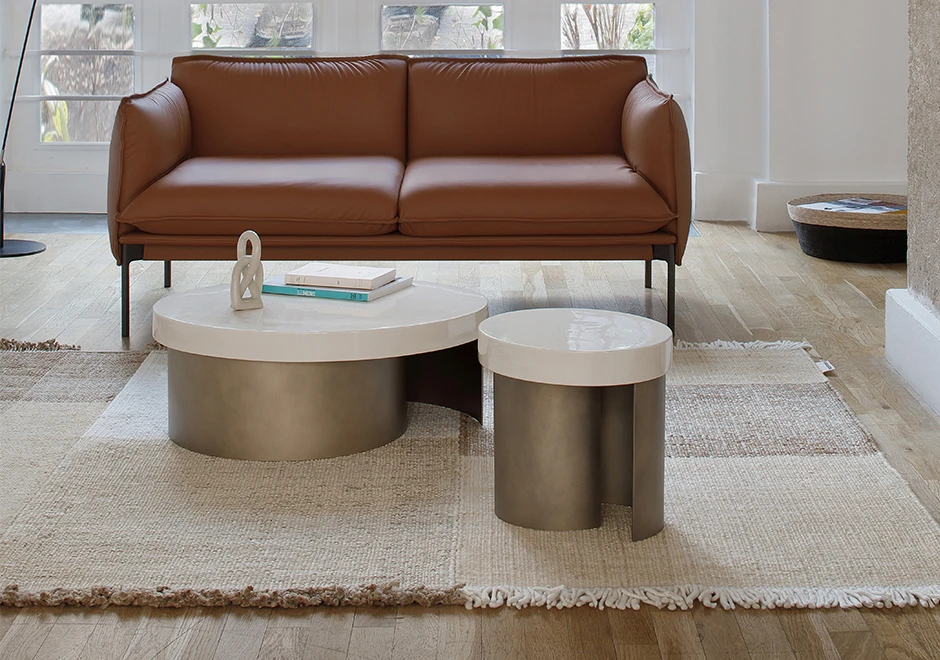 Mesa de apoio Nuage com base de metal e acabamento em laca na cor bronze ou pátina na cor latão. Tampo em cerâmica - foto 2