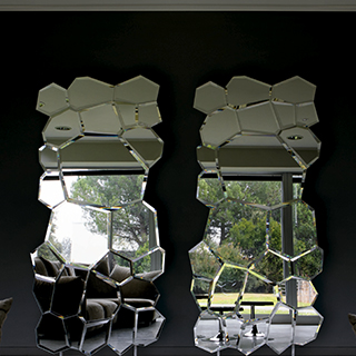 Espelho Jubilé tem estrutura em alumínio e 25 espelhos recortados em diferentes formatos - foto 5