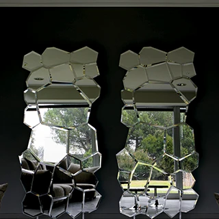 Espelho Jubilé tem estrutura em alumínio e 25 espelhos recortados em diferentes formatos - foto 5