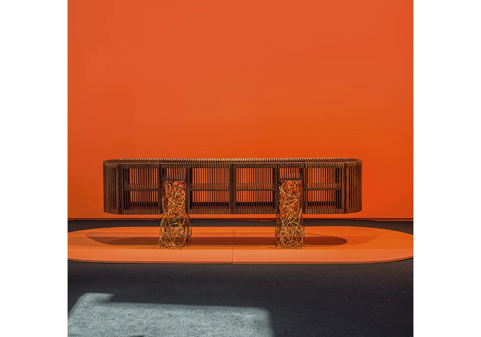 Buffet edição limitada Ripas Dourado (Campana) com ripas de madeira Jequitibá e base em aço retorcido - foto 1