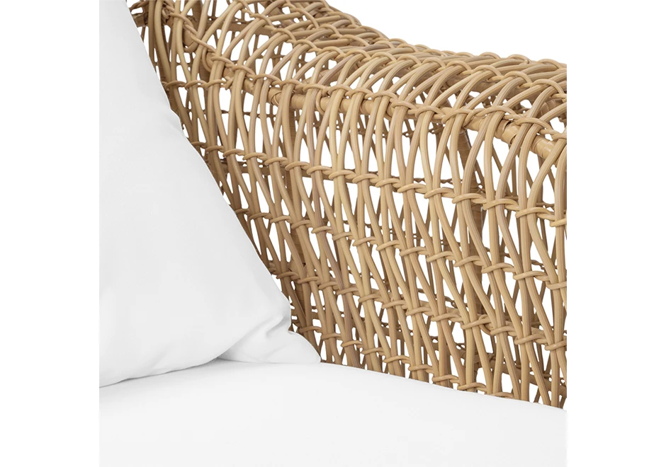 Poltrona externa BALOU com estrutura de aço com pintura eletrostática coberta por fibra sintética de diferentes tons trançada à mão. foto9