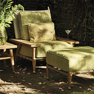 Poltrona externa SERENGETI com estrutura em madeira Teca premium, cintas elásticas e tela de polivinil