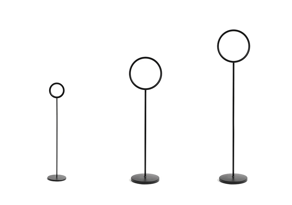 Luminária de chão Lost em plástico ABS pintado, com difusor multi-led. Base em alumínio fundido e a haste de aço pintado - foto 4