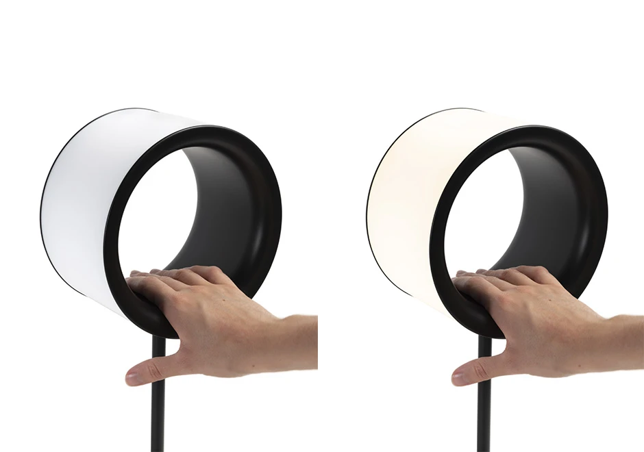Luminária de mesa Lost em plástico ABS pintado com difusor multi-led. Base em alumínio fundido e haste de aço - foto 5