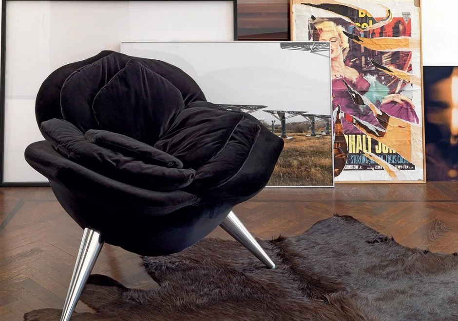 Poltrona design ROSE com estrutura de aço moldado em multicamadas, pés em alumínio escovado e o estofado de espuma de poliuretano é revestido em veludo - foto 3