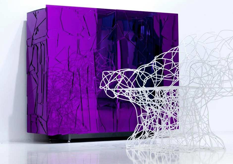 Armário Scrigno com estrutura de madeira revestida com fragmentos de Colorflex. Parte interna laqueada com tinta metalizada da mesma - foto 3