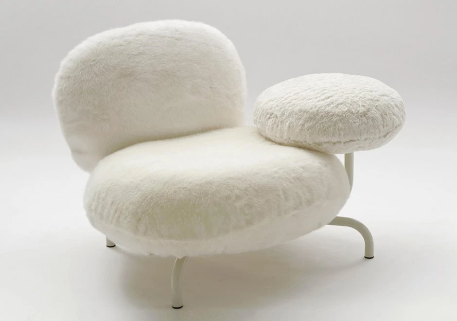 Poltrona baixa CIPRIA com almofadas estruturais de poliuretano e Gellyfoam revestidas com pele ecológica e fixadas sobre estrutura de aço - foto 1