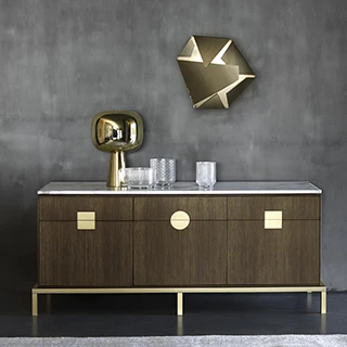 Luminária de mesa Dusk Dawn em latão e vidro metalizado.Cúpula revela uma espiral cônica interna de luz - foto 6