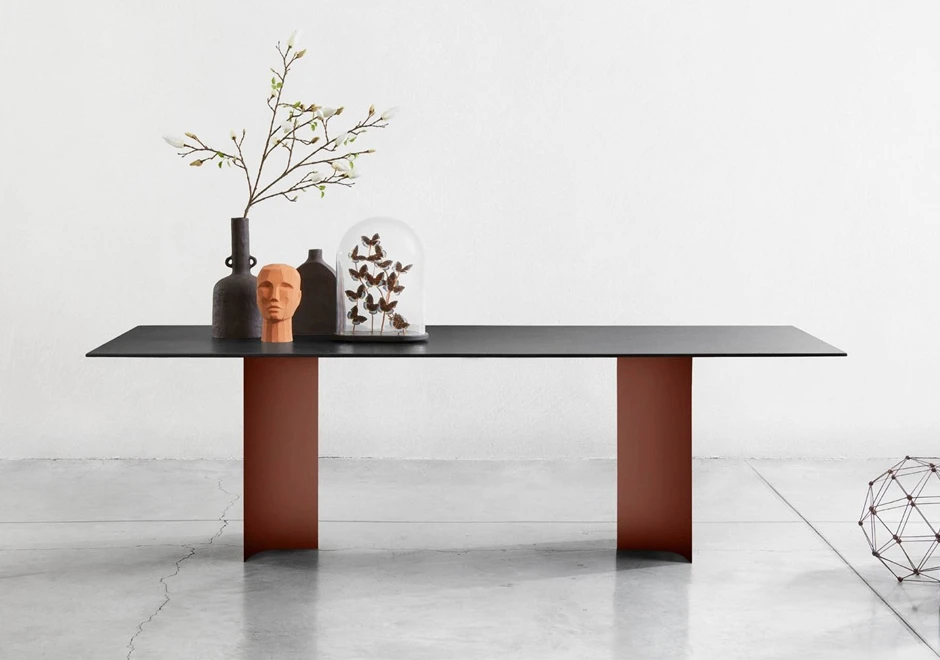 Mesa de jantar Gullwing com estrutura de metal e tampo em madeira, argila, mármore ou cerâmica - foto 6