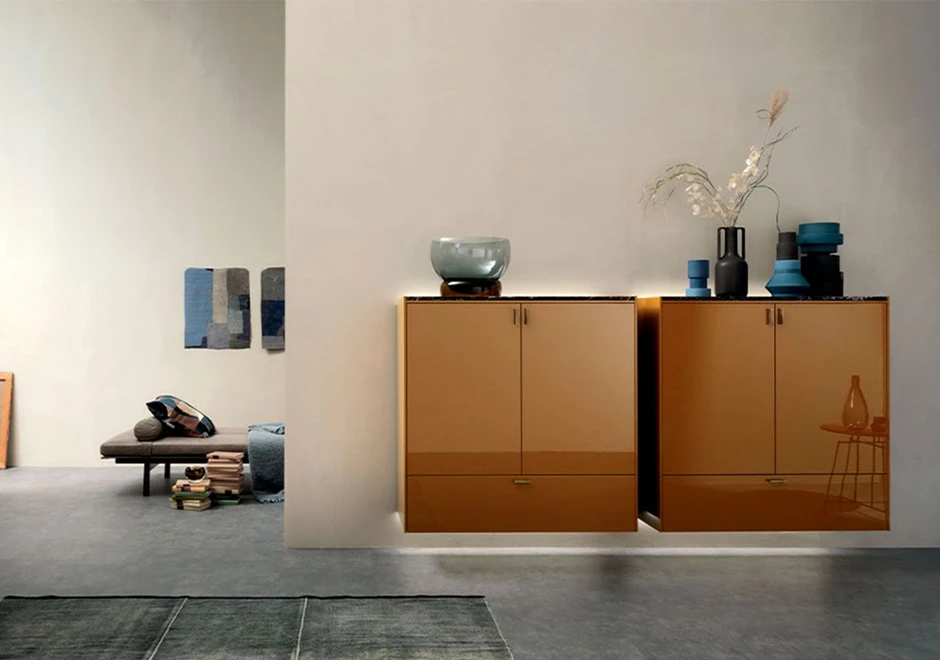 Móvel bar LT40 com duas portas e uma gaveta em madeira laqueada, tampo de mármore na parte superior e prateleiras internas de vidro - foto 1