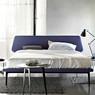 Cama DREAM VIEW com pés de metal pintado em preto e estrado de madeira. Cabeceira e o estrado estofados - foto 5