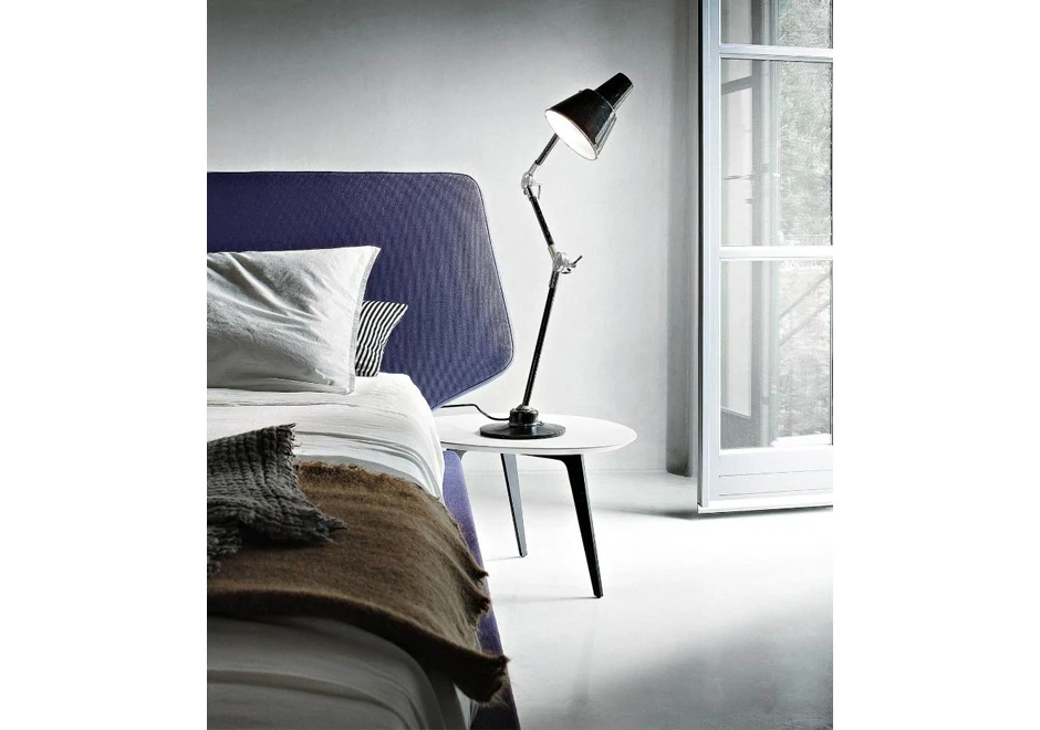 Cama DREAM VIEW com pés de metal pintado em preto e estrado de madeira. Cabeceira e o estrado estofados - foto 3