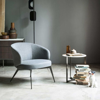 Poltrona design Bice com estrutura de metal e o estofamento em tecido, couro natural ou ecológico em diversas opções - foto 7