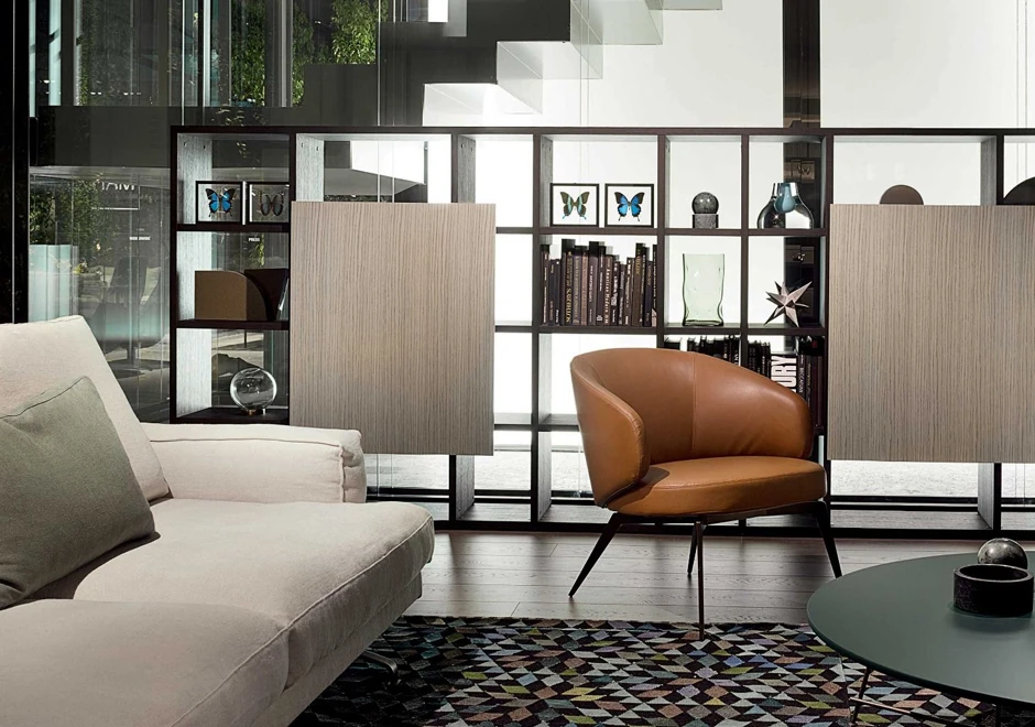 Poltrona design Bice com estrutura de metal e o estofamento em tecido, couro natural ou ecológico em diversas opções - foto 3