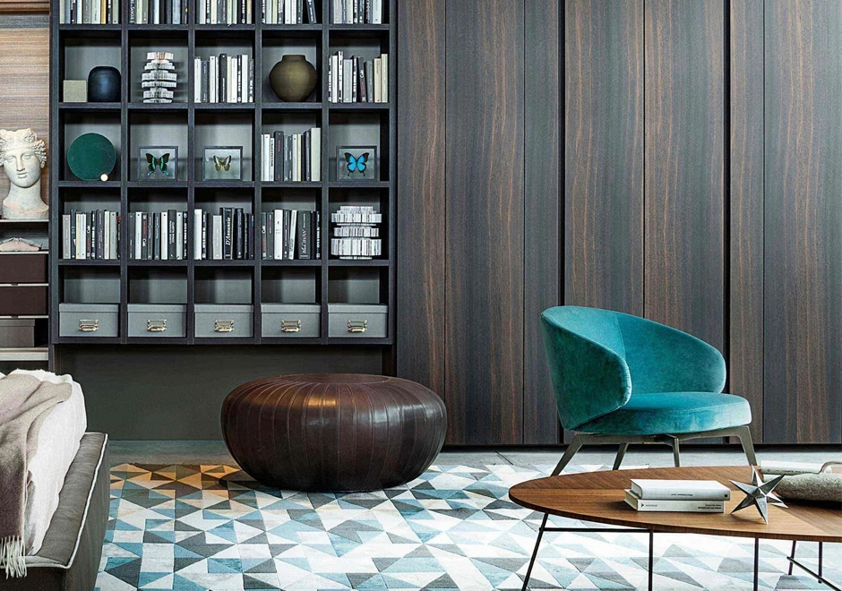 Poltrona design Bice com estrutura de metal e o estofamento em tecido, couro natural ou ecológico em diversas opções - foto 4