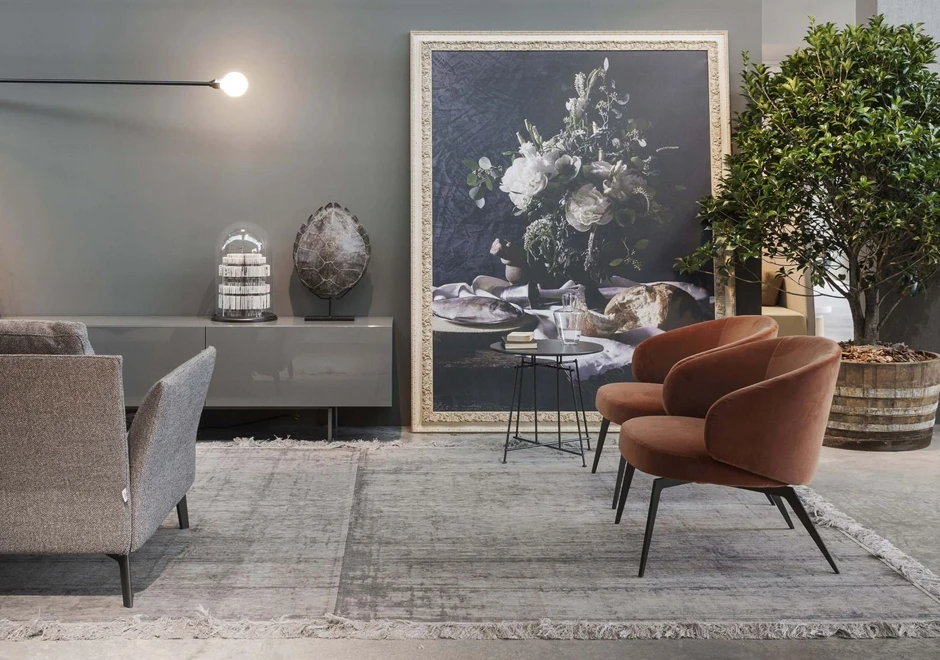 Poltrona design Bice com estrutura de metal e o estofamento em tecido, couro natural ou ecológico em diversas opções - foto 6