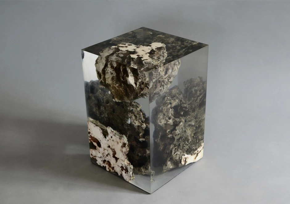 Banco Floating Karst, por Andrea Forti & Eleonora Dal Farra para a marca Alcarol