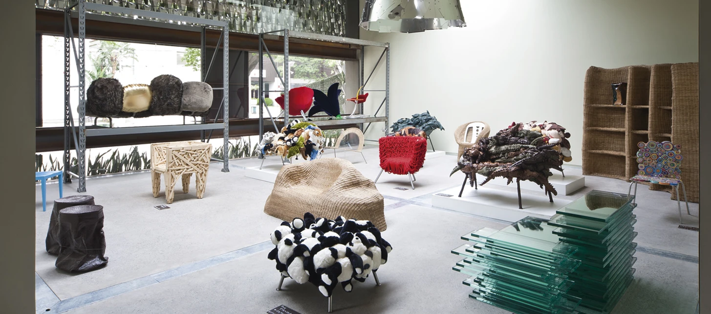 Exposição Arte de Sentar com Arte - Estúdio Campana 2011