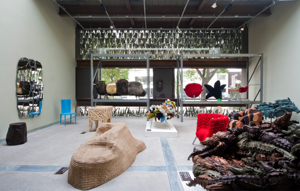 Exposição Arte de Sentar com Arte - Estúdio Campana 2011