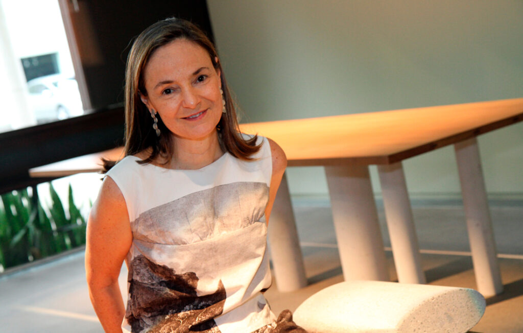 Exposição Convívios - Claudia Moreira Salles 2012