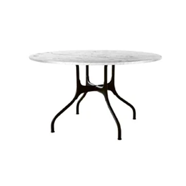 Mesa de jantar Milà com estrutura em aço pintado e tampo de madeira