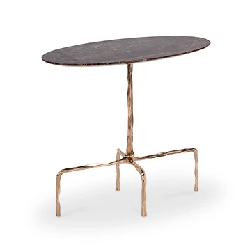 Mesa de apoio Bonnie feita em bronze polido com tampo oval de mármore marrom imperial