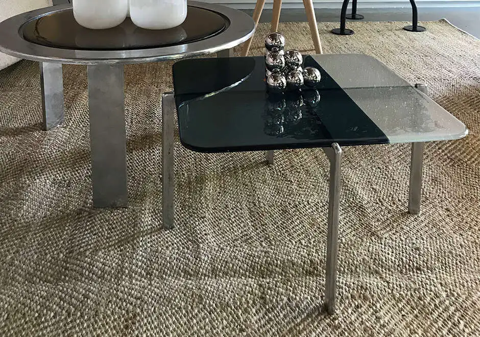 Mesa de apoio Haste com tampo em vidro bicolor